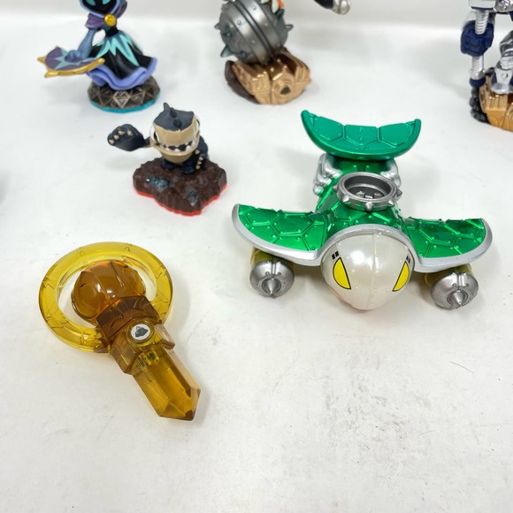 Skylander Activision Figures & Pad Lot of 9 Gem - Picture 3 of 6
